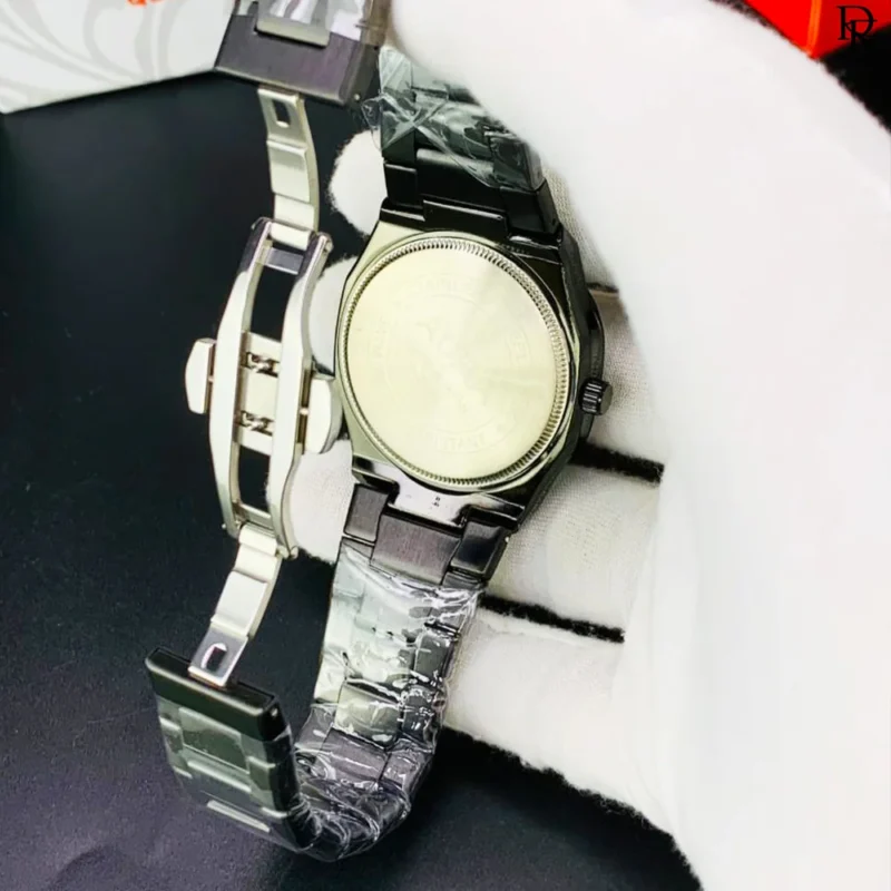 BLACK AURA – Elegant Metallic Watch with Arabic Dial