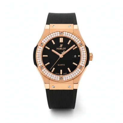 🔥 Hublot Full Diamond Luxury Watch – Date Working 3 Hublot Diamond Watch Price in Pakistan Luxury Full Stone Watch for Men Premium Diamond Style Wristwatch Affordable Luxury Watch Pakistan Hublot Style Watch Online Best Gift Watch for Men