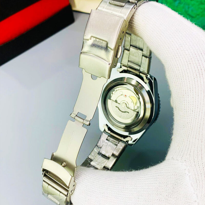 Home 3 32 A Submariner-style men’s watch with quartz movement, working date, and butterfly lock — classic diver look at an affordable price.