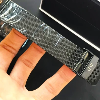 Daniel Wellington mens watch Pakistan, DW slim watch, minimalist men watch, stainless steel men watch, quartz watch for office wear, slim watch for men Pakistan