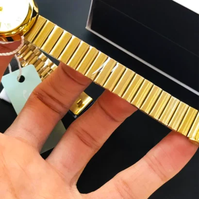 SUNLIFEX original women’s watch featuring a vintage oval dial, elegant slim design, quartz movement, and stainless steel chain — perfect for daily and formal wear.